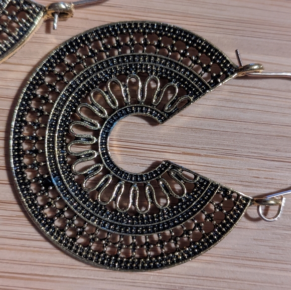 Earrings - Picture 3 of 4